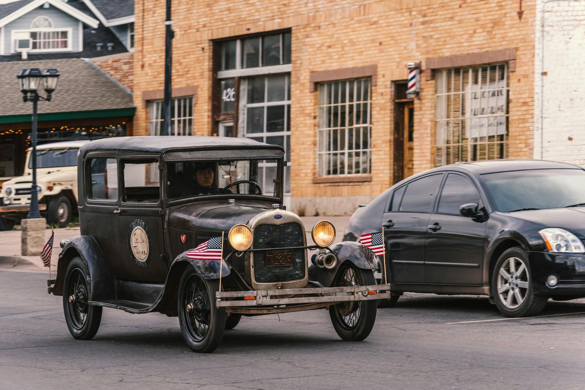 Before GPS and Rest Stops: What a Cross-Country Drive Actually Looked Like in the 1950s