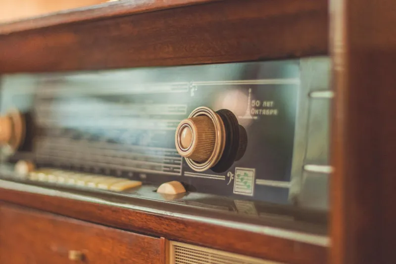 Gather 'Round the Magic Box: When American Families Scheduled Life Around Radio Shows