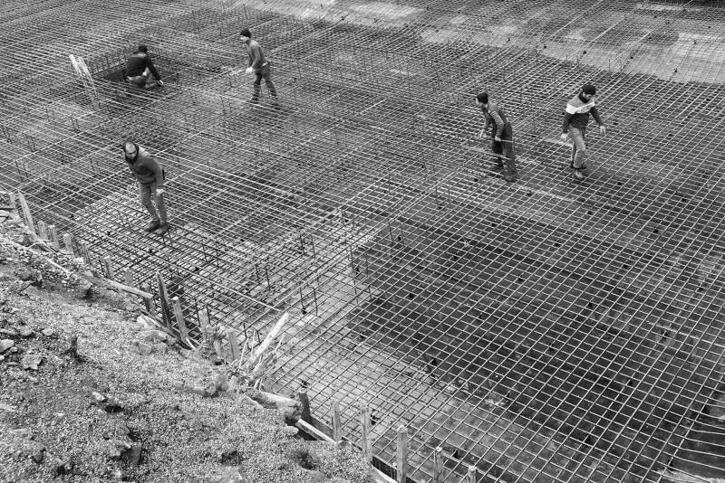 A Man's Word and a Firm Grip: How America's Builders Raised the Country Before Permits Existed